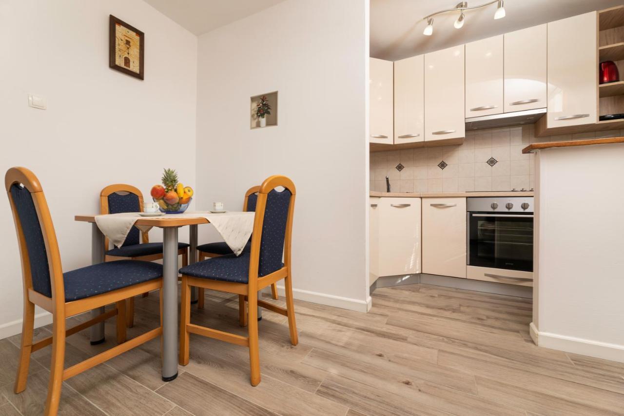 Jelusic Apartament *